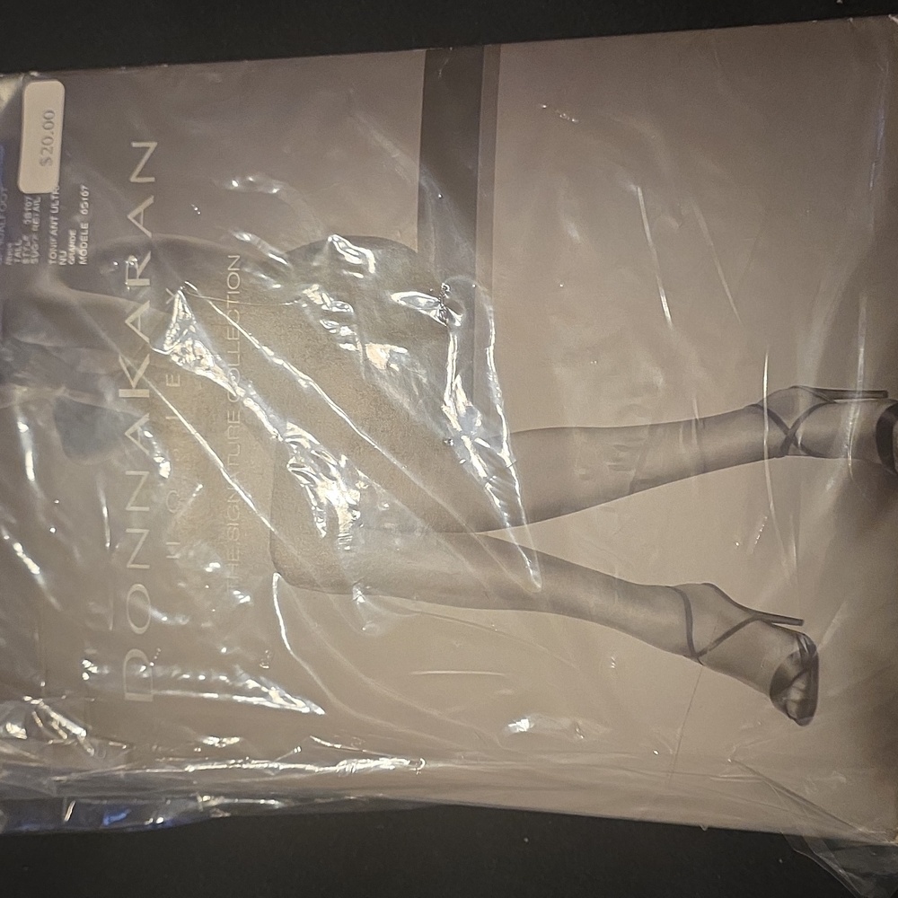 Donna Karan‎ Nude Ultra Sheer Toner Hosiery Signature Collection